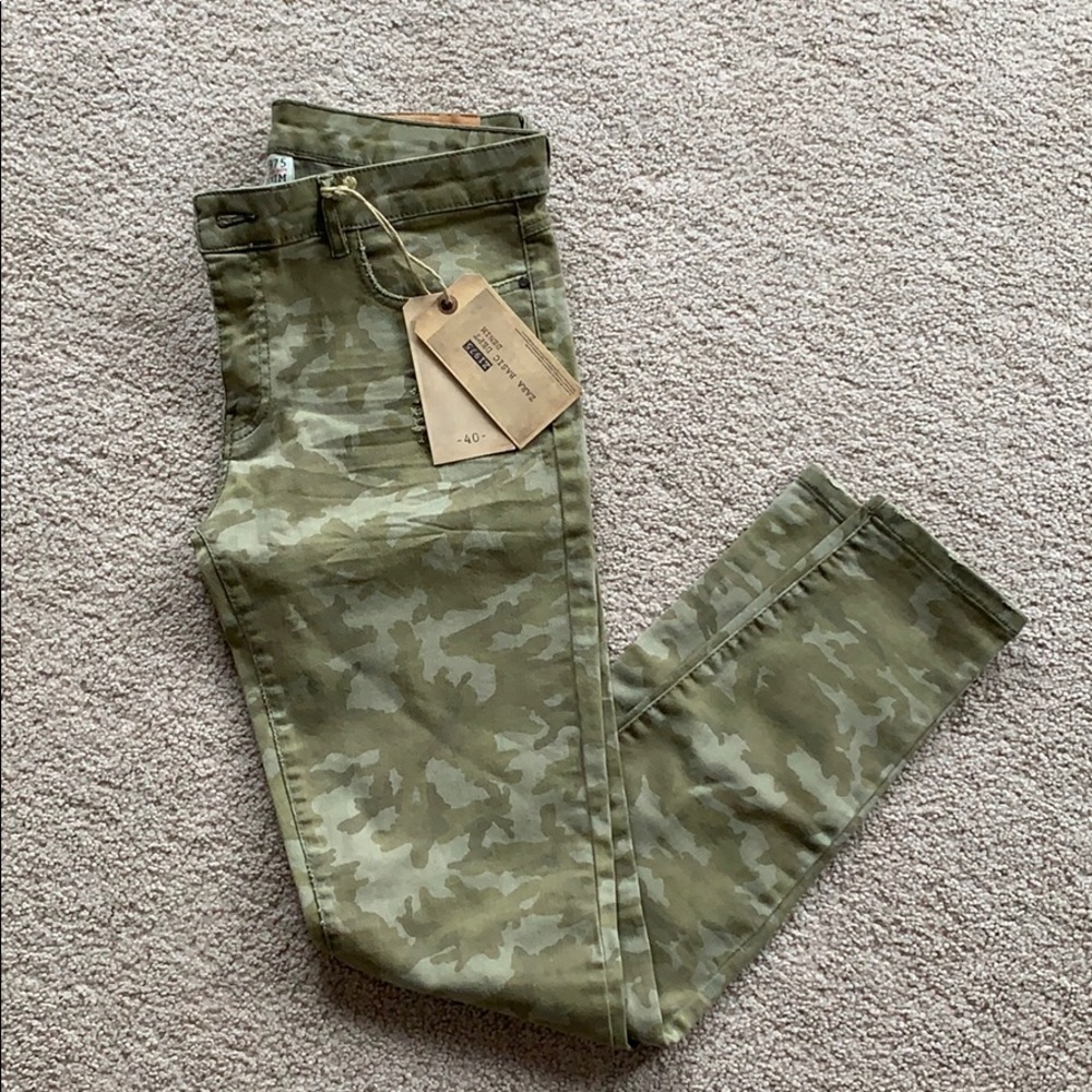 Zara Camo Jeans *NWT*